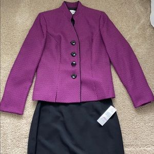 Two piece LeSuit suit Make Offer!